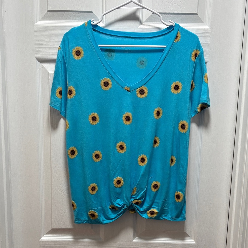 No Boundaries Sunflower Print V-Neck Top - Turquoise